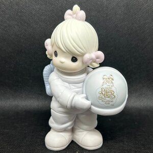PRECIOUS Moments “The Club that's out of this world" 1992 member figurine
